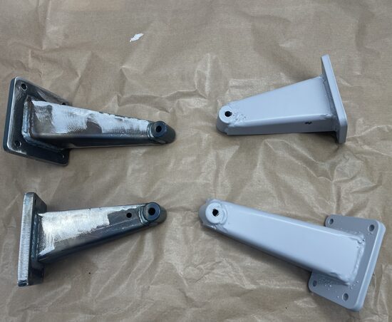 ENGINE MOUNTS